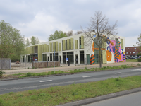 907011 Gezicht op de gerenoveerde openbare basisschool De Klimroos (Langerakbaan 231) in de buurt Langerak in de wijk ...